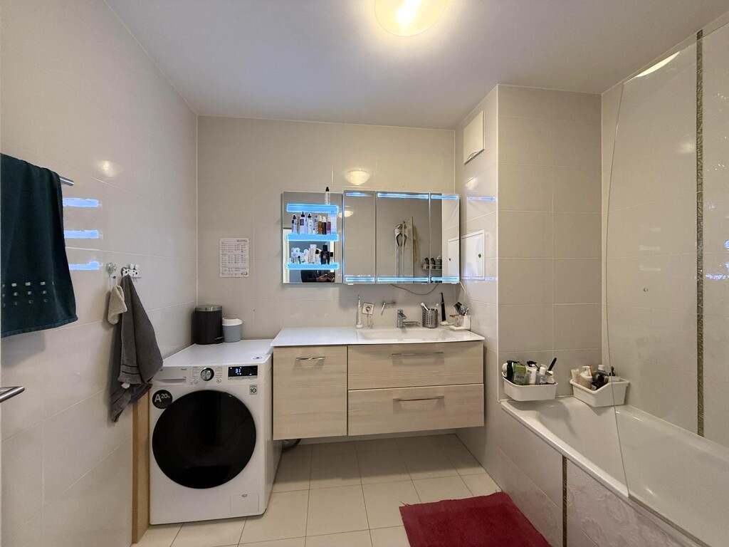 Badezimmer mit Wanne, WM-Anschluss