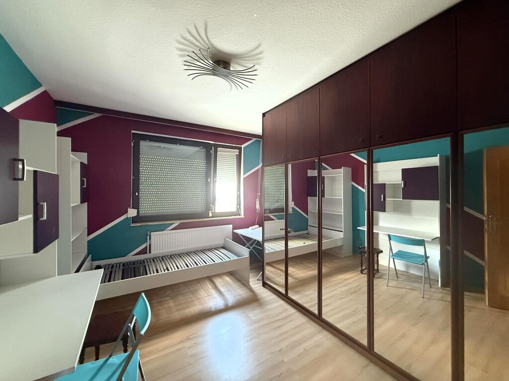 OG 1/Schlafzimmer mit Einb.Schrank