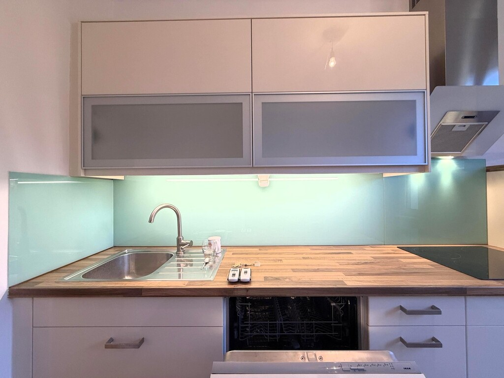 Küchendetail/beleuchtete Arbeitsfplatte