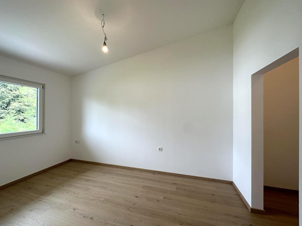 OG/Schlafzimmer 1 von 3, mit Garderobe, klimat