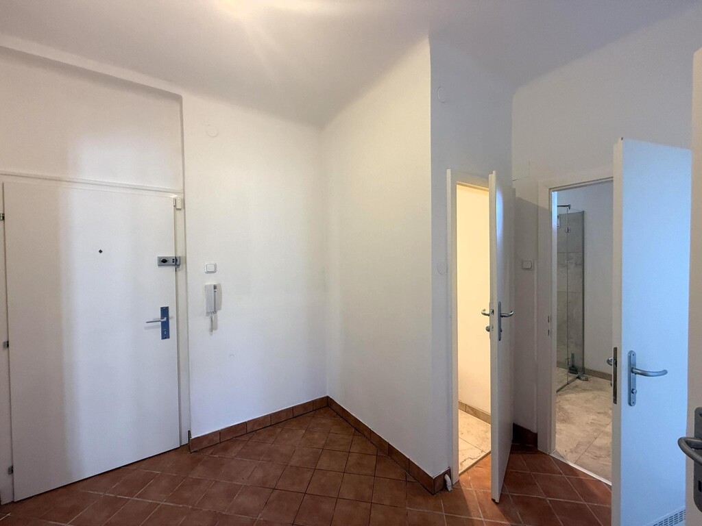 Wohnungseingang/Toilette, Bad