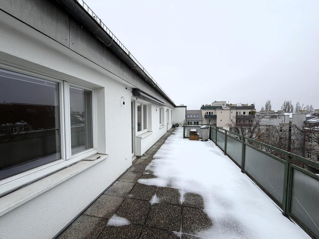 Terrasse 1 von 2