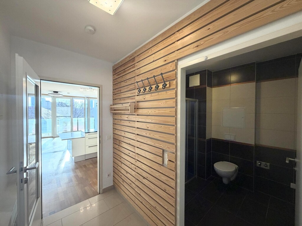 Eingangsbereich/Garderobe/Bad 1 von 2