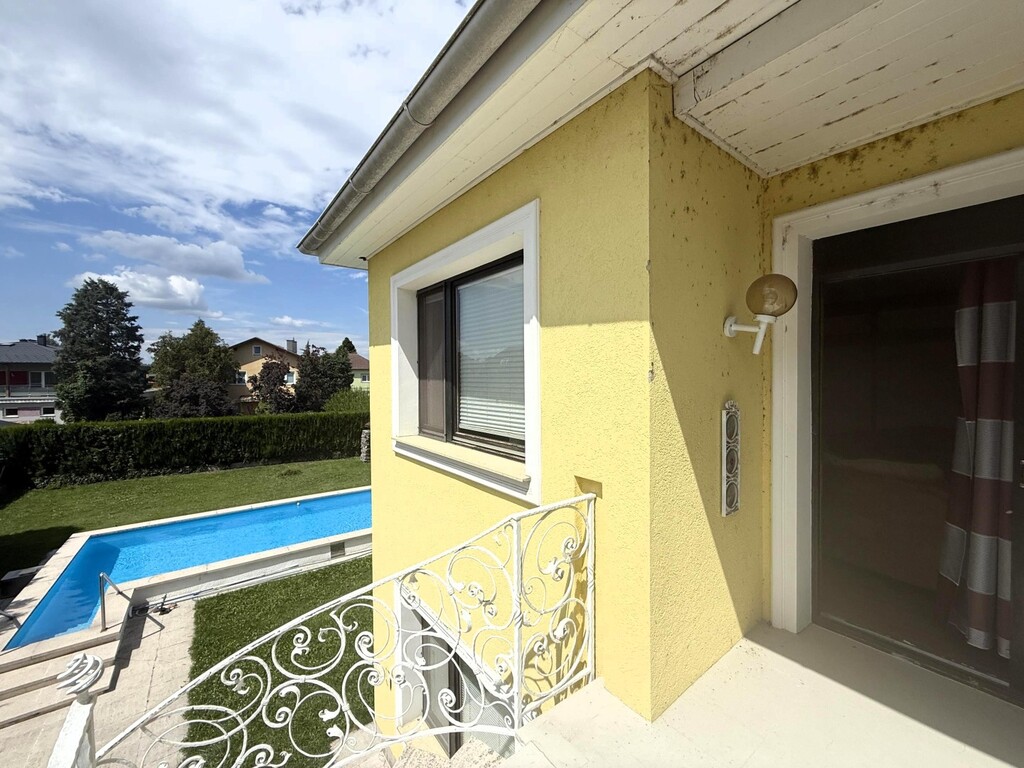 OG 1/Terrasse mit Abgang zum Pool