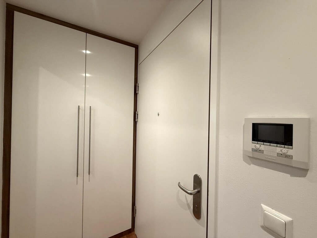 Wohnungseingang/Einbaugarderobe/Deckenspots