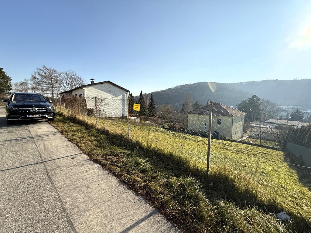östliche Ansicht des Baugrundstücks