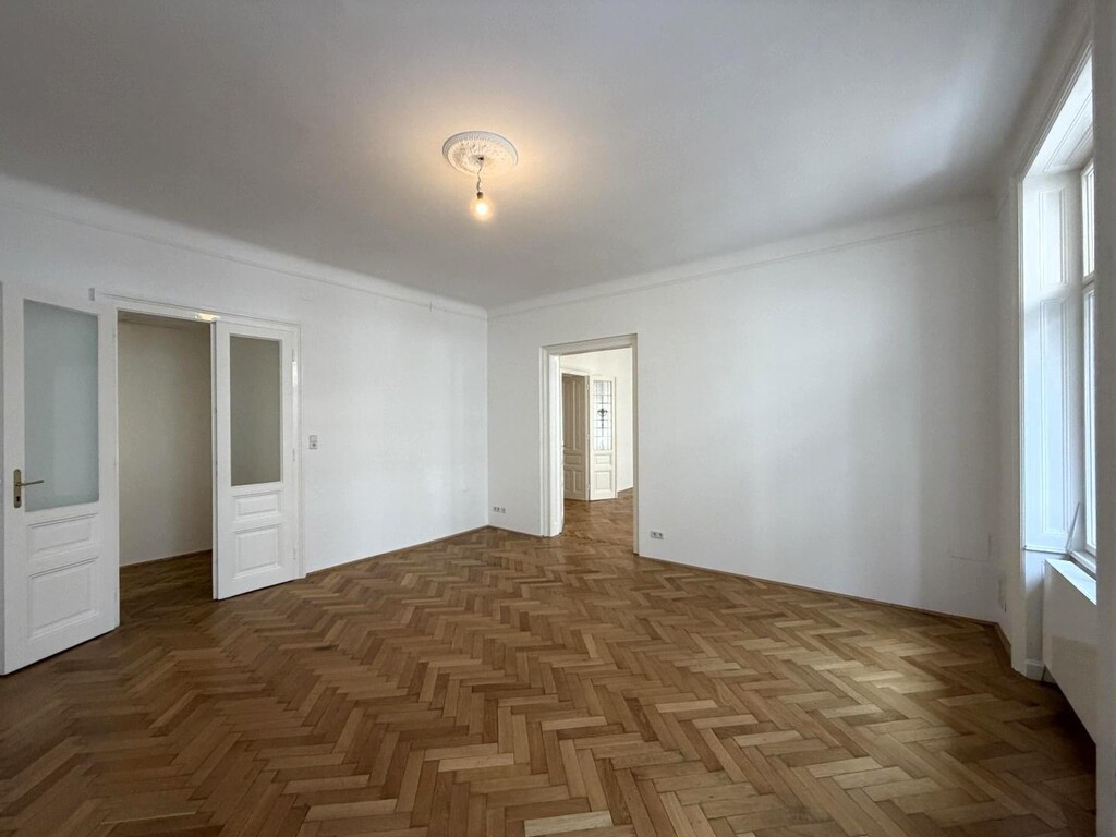 Strassenseitiges Büro 2 von 7