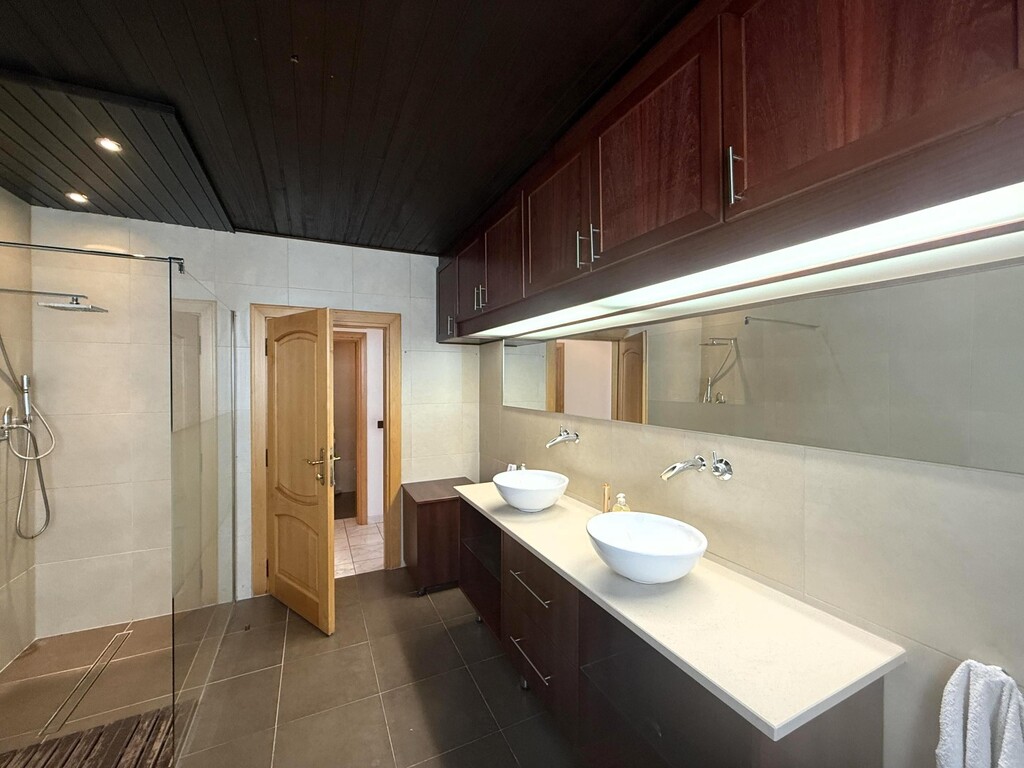 OG 1/Bad mit Du, Wanne + 2 WB