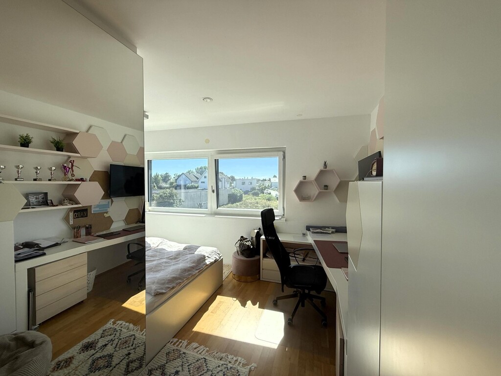 OG 1/Schlafzimmer 1 von 4