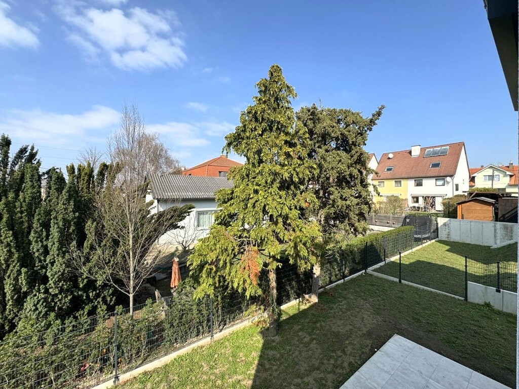 OG 1/Ausblick Schlafzimmer 1 von 4, klimatisiert