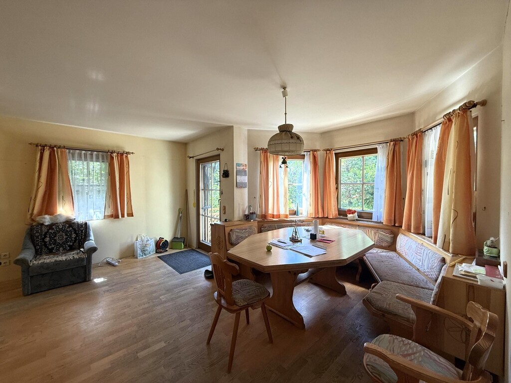 Wohnzimmer mit Essplatz im EG