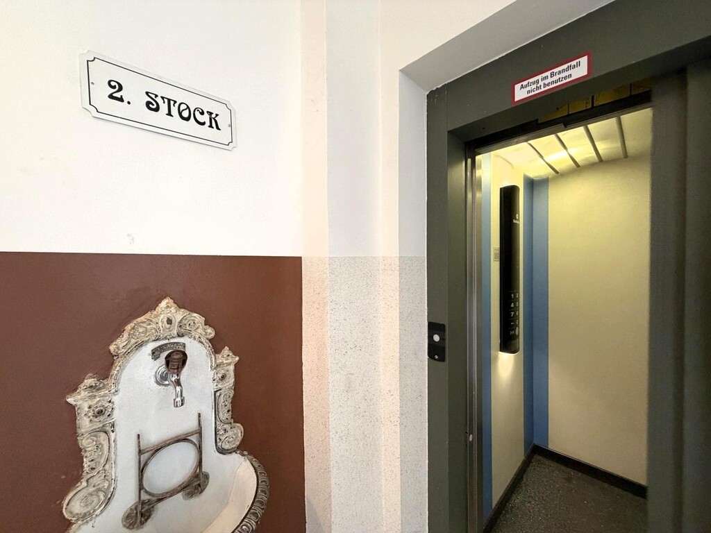 Stiegenhaus/Lift
