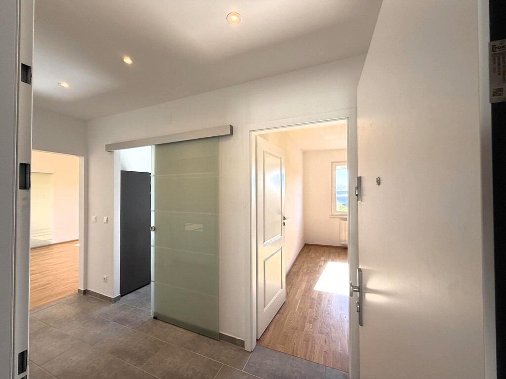 Wohnungseingang mit Einbauspots