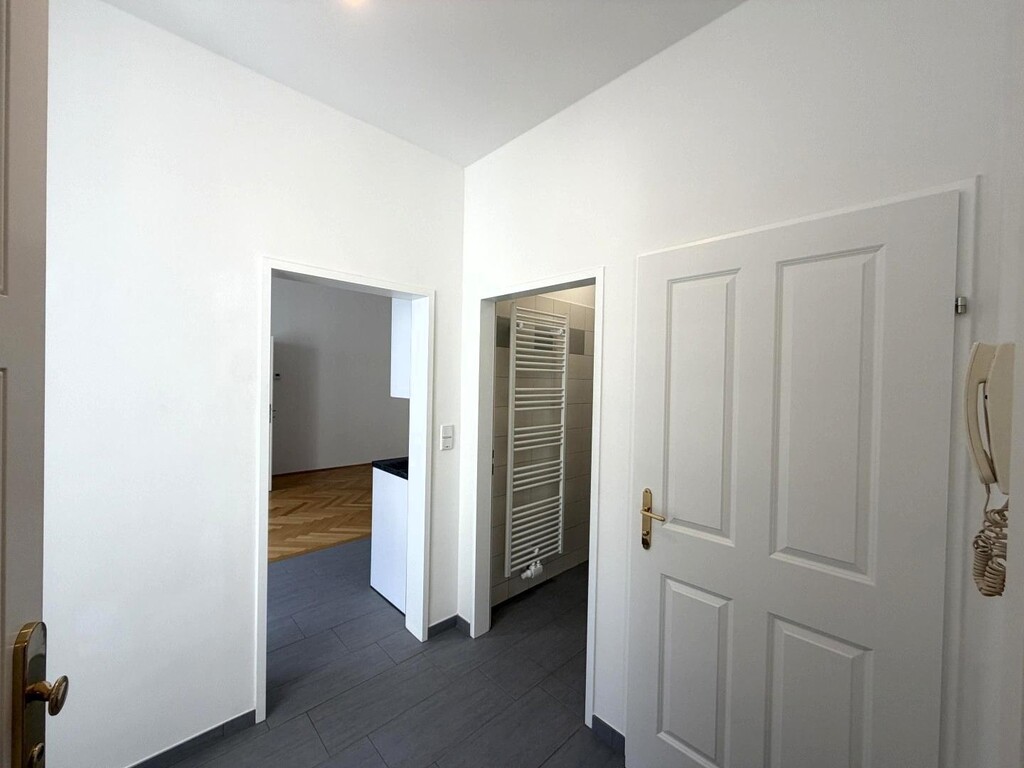 Wohnungseingang/Vorraum/Toilette/Bad