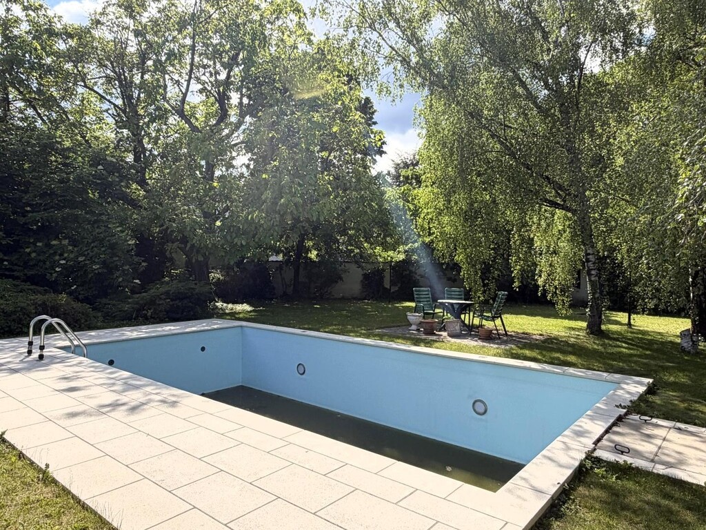 Aussenbereich/Eigengarten mit Outdoor-Pool