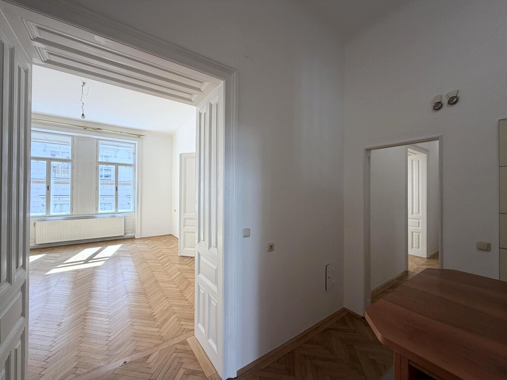 Flur/Blick ins Zimmer 4 von 5
