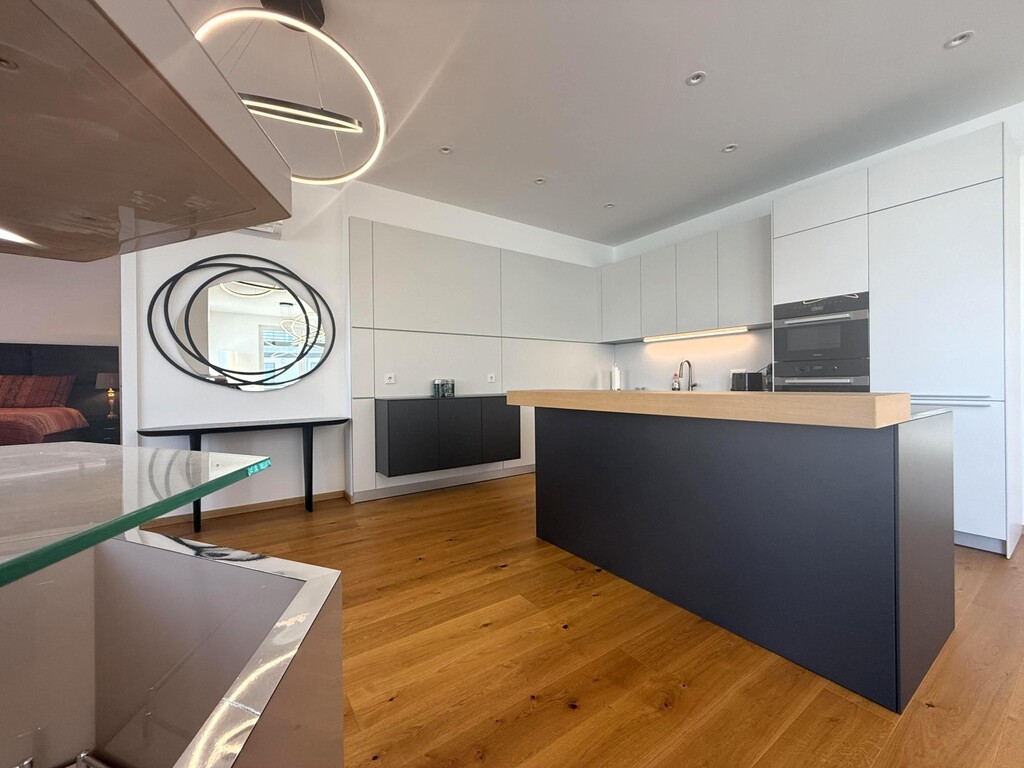 Living, Luxusssküche mit Mielegeräte, klimatisiert
