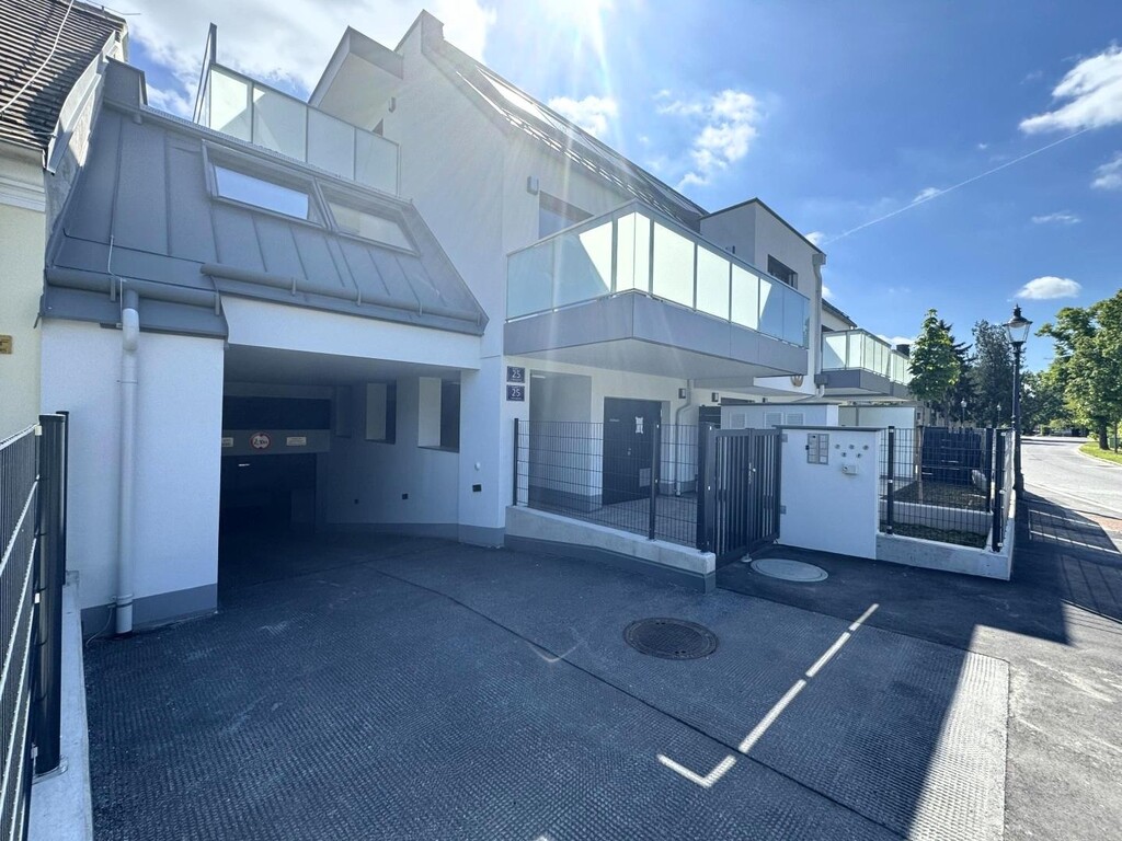 Wohnhaus/Garageneinfahrt