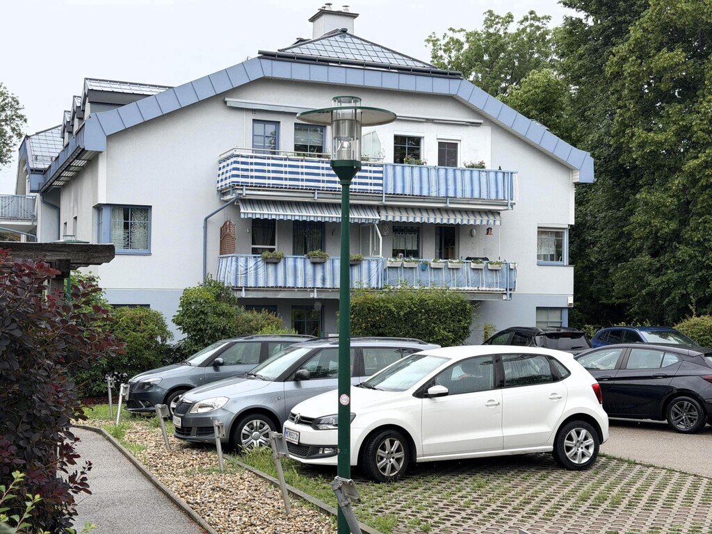 Hofansicht/Hauseigene Parkplätze