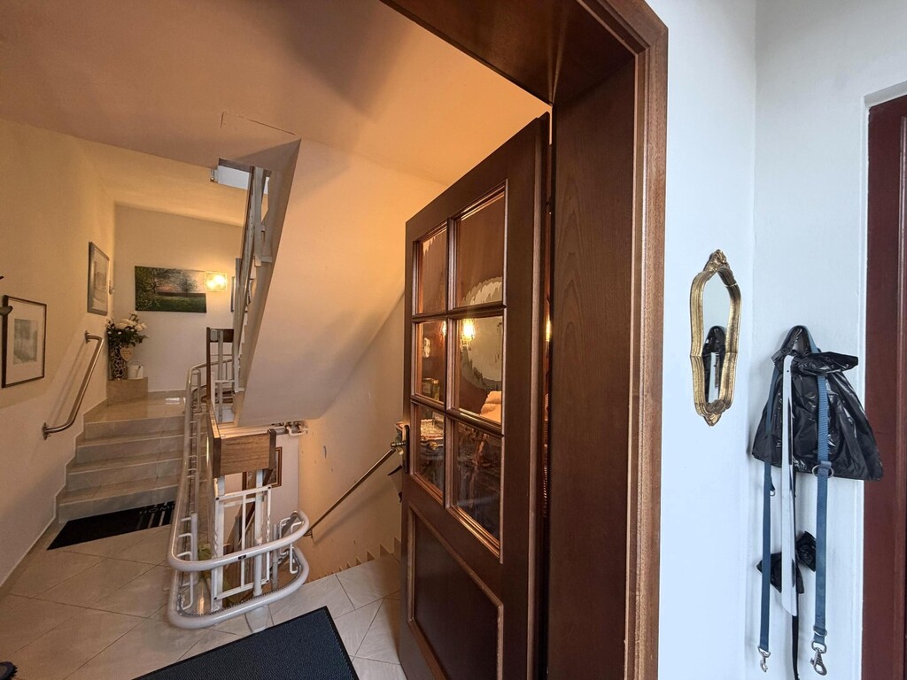 EG /Hauseig./Stg.mit barrierefreiem Stiegenlift