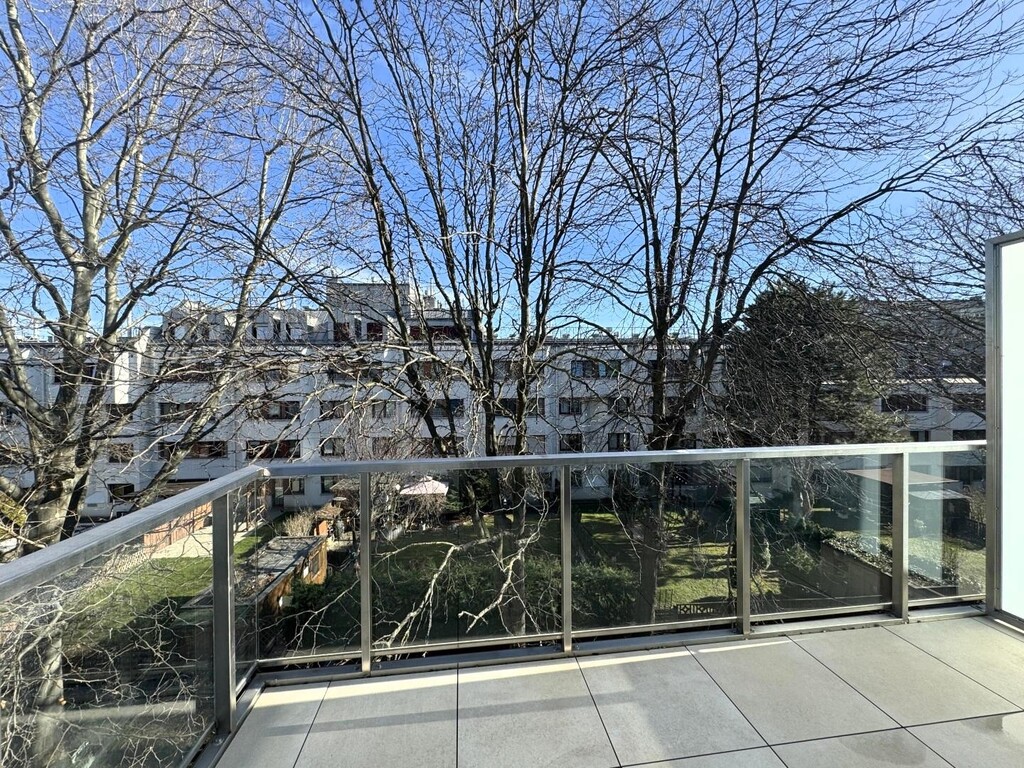 Terrasse 1 von 2