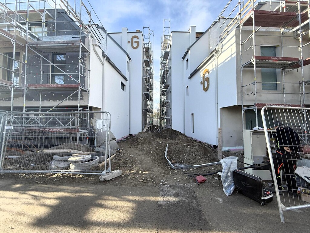 Strassenansicht, Wohnhaus in Bau