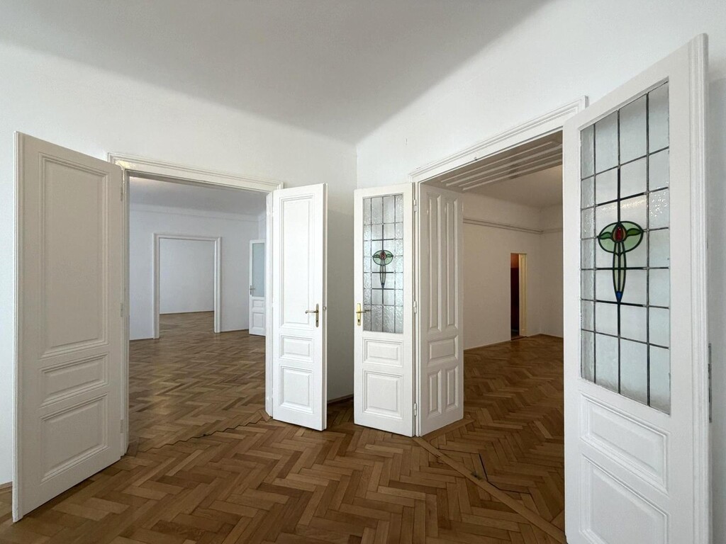 Strassenseitiges Büro 3 von 7