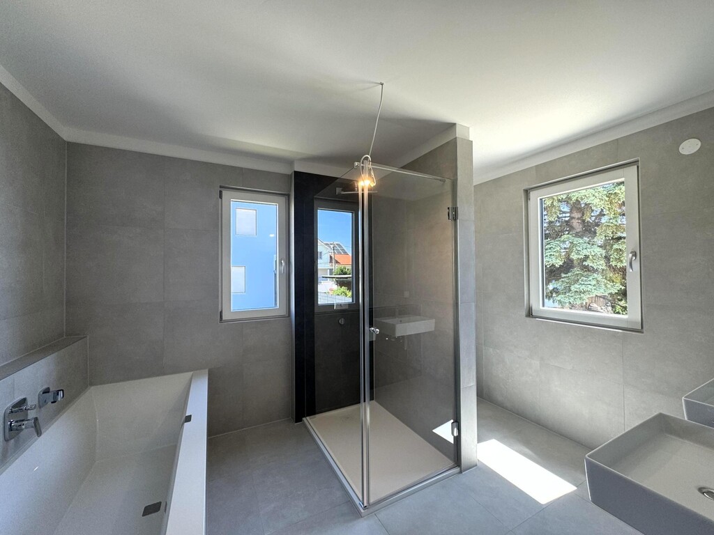 OG/Badezimmer 1 von 2