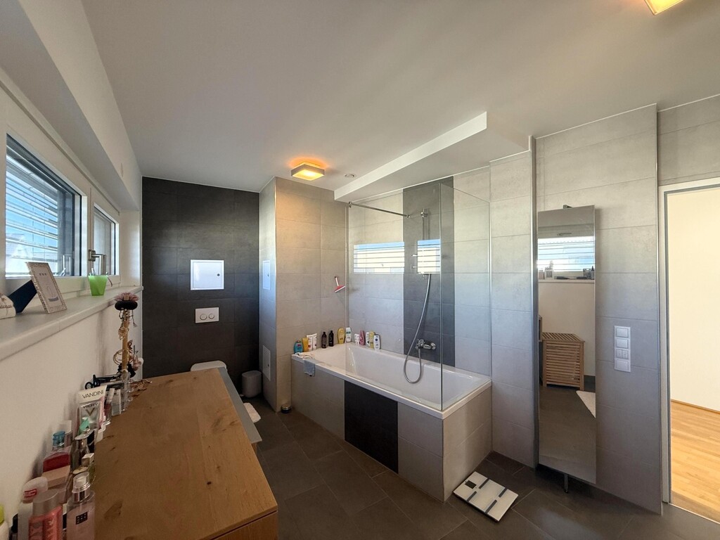 OG 1/Badezimmer 1 von 2