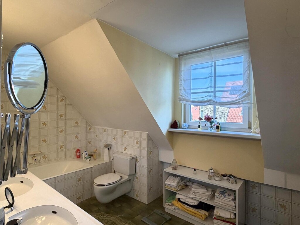 OG/Badezimmer mit Fenster