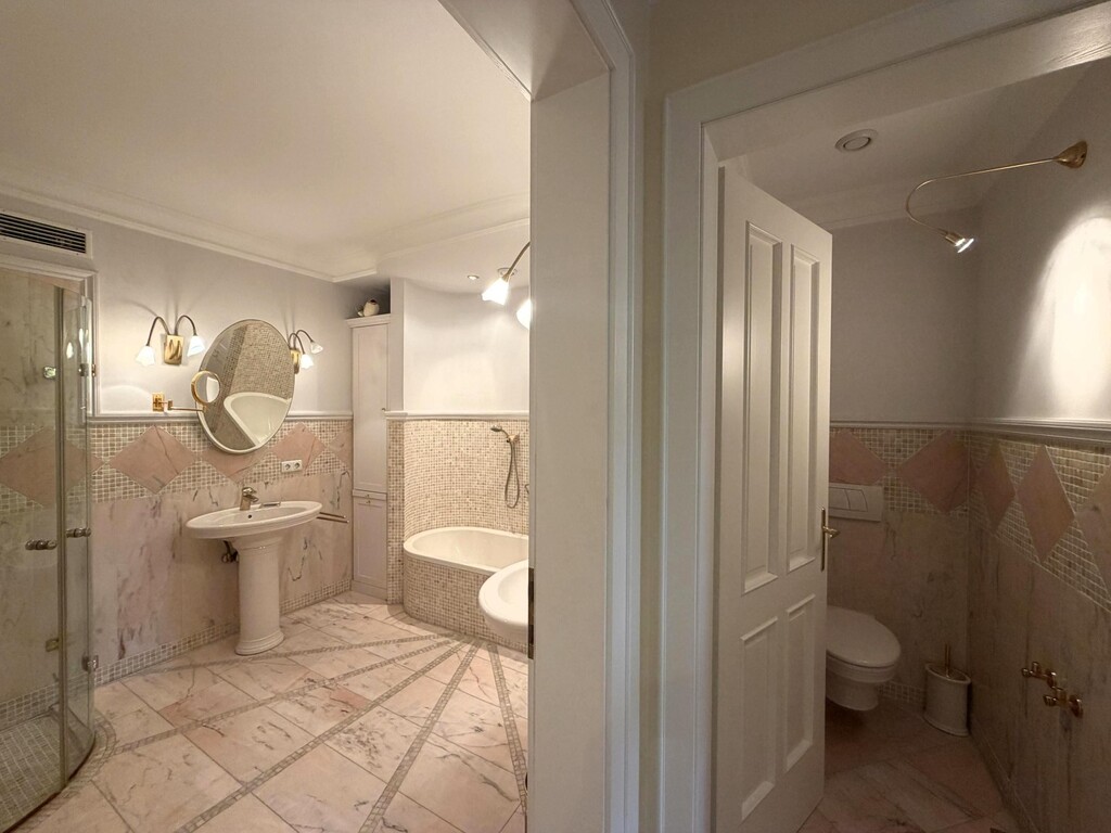 Masterbad und Master-Toilette
