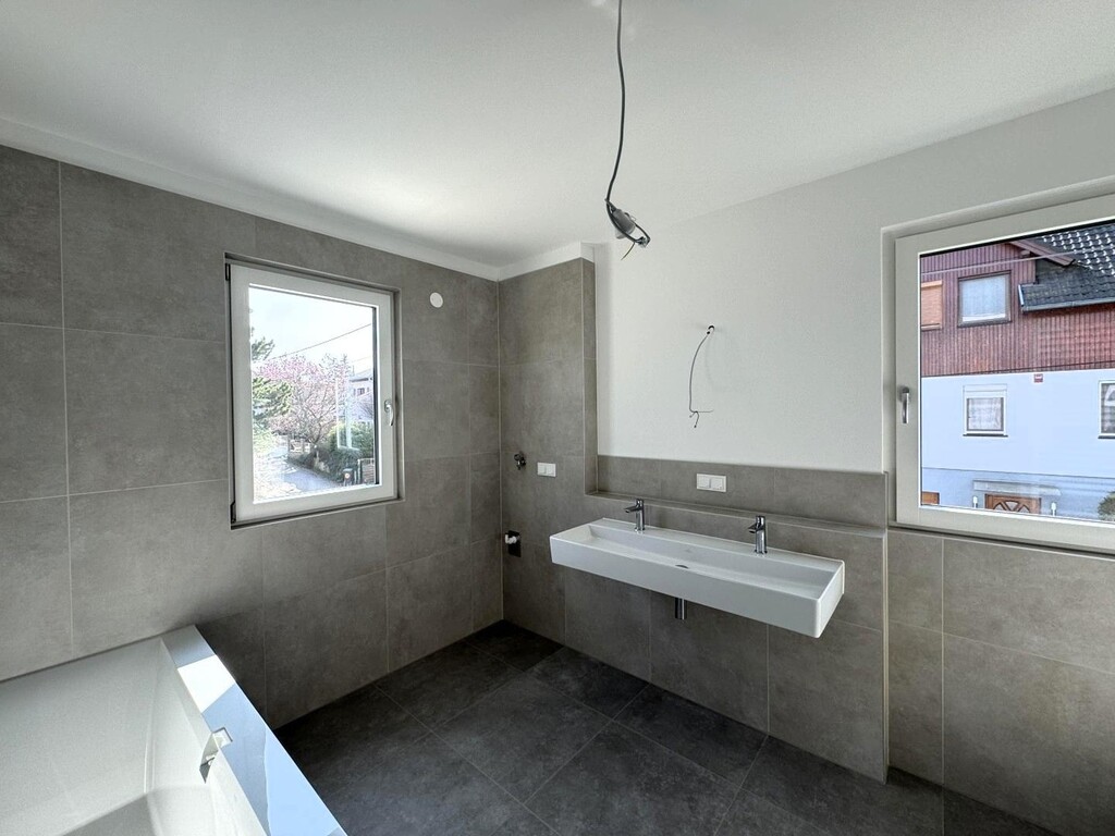 OG 1/Badezimmer 1 von 2