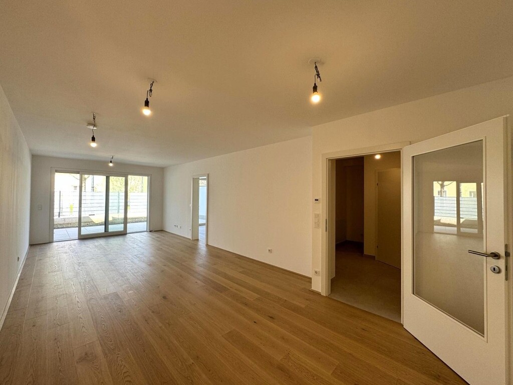 Wohnzimmer/Wohn-/Essküche