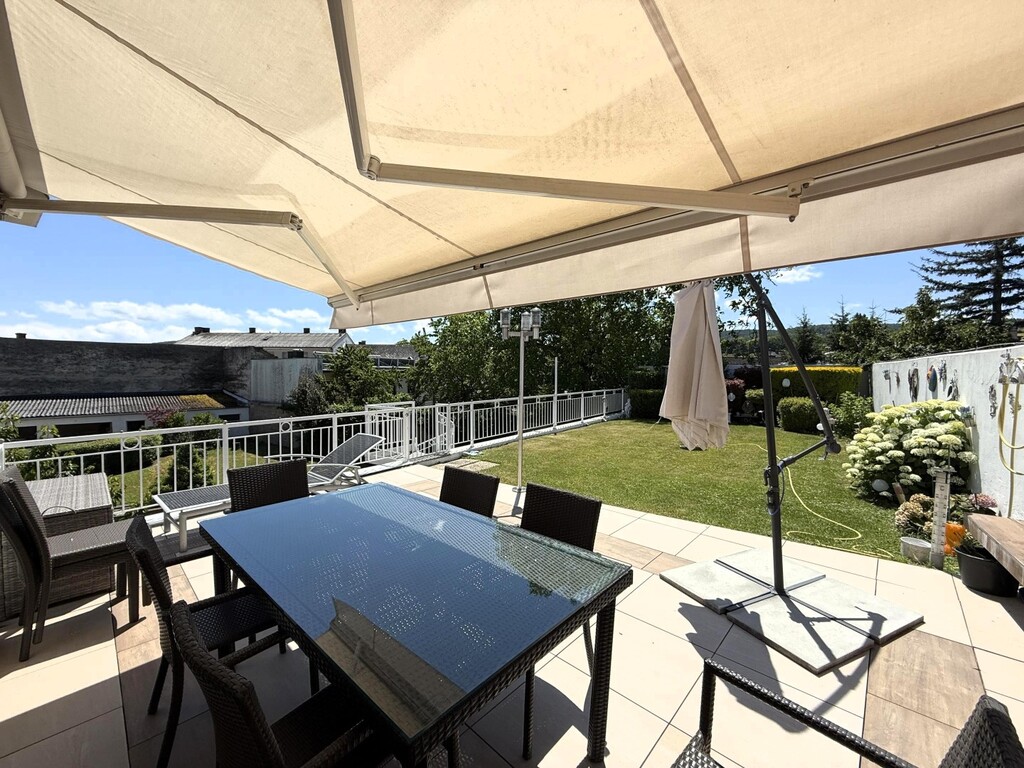 OG/Dachgartenterrasse mit Markise