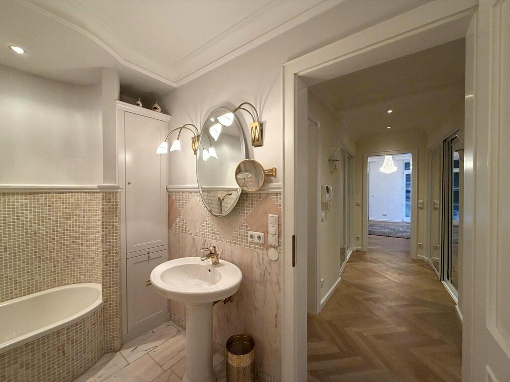 Badezimmer/Zugang zum Masterbed