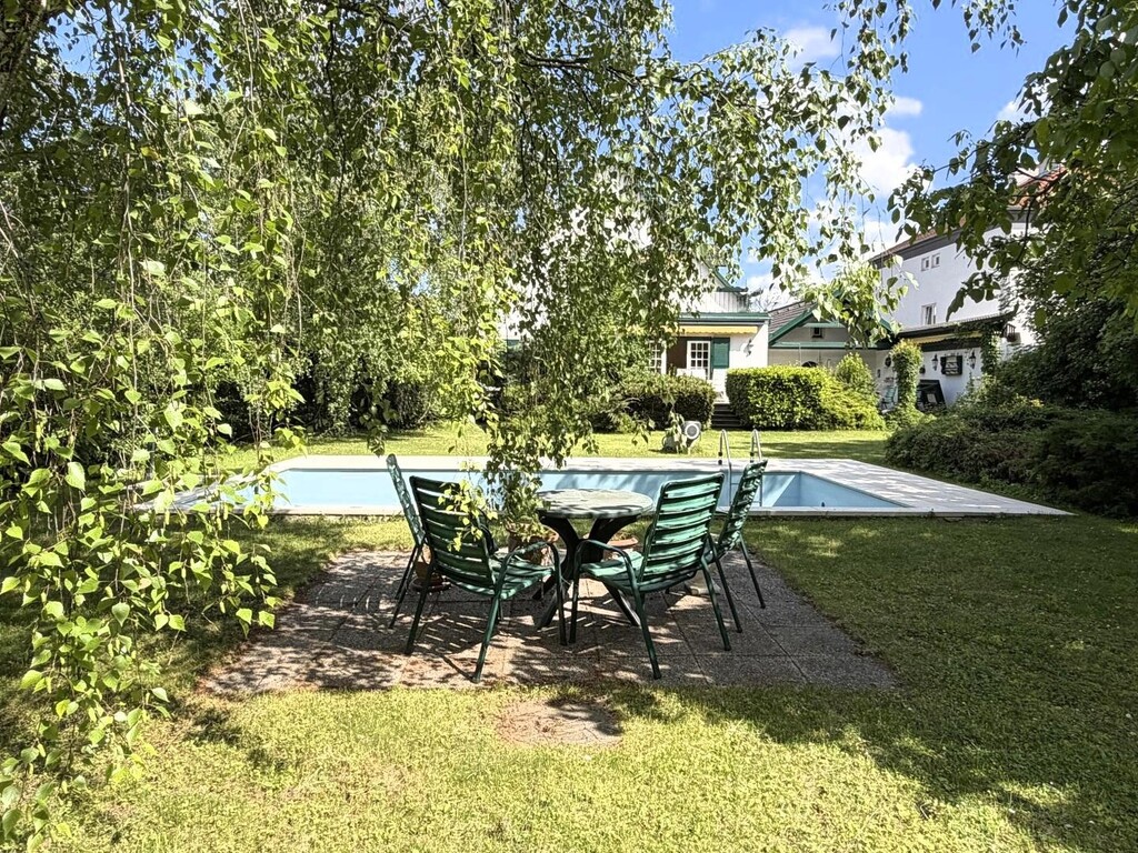Eigengarten mit Outdoor-Pool