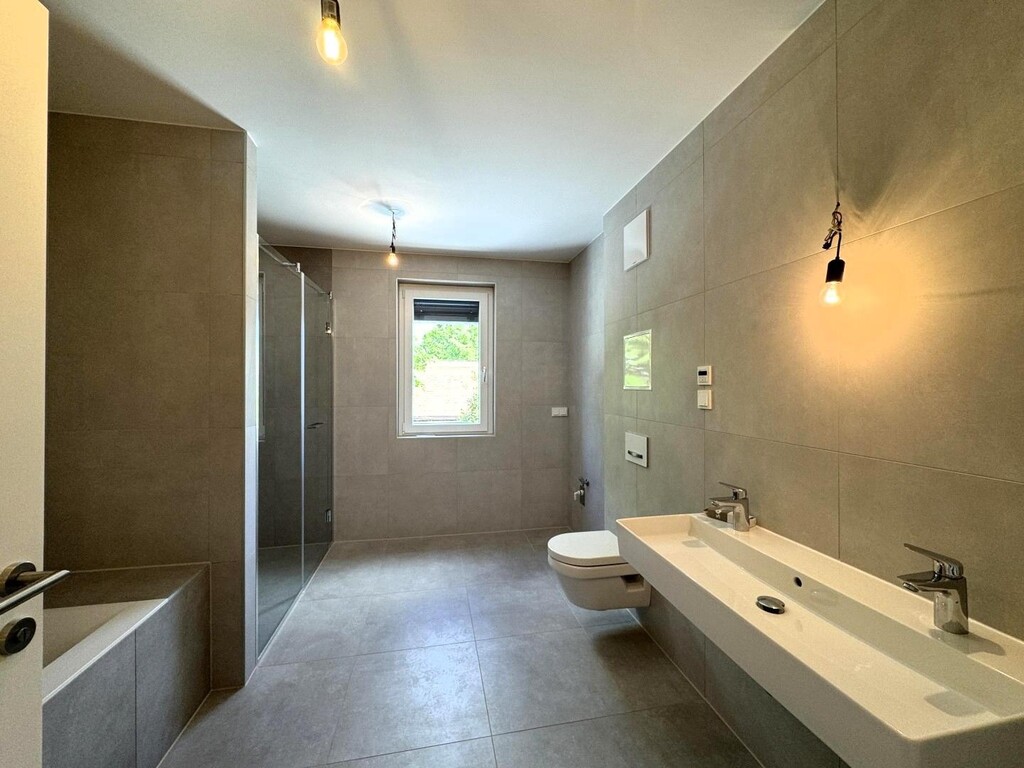 Badezimmer 1 von 2