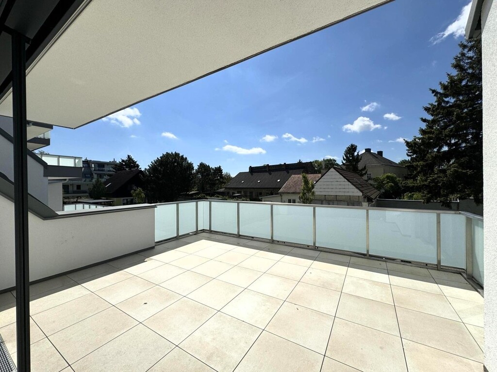 teilweise überdachte Terrasse
