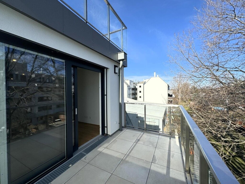 Terrasse 1 von 2