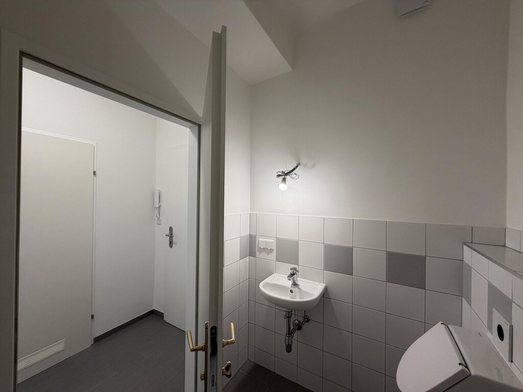 Eingang Büro/Praxis/Toilette