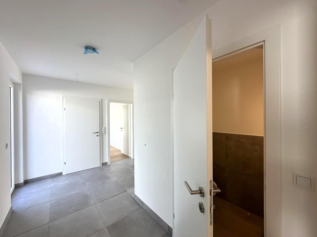 Wohnungseingang mit Gästetoilette