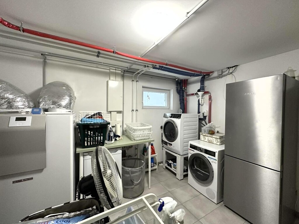 Wohnkeller/Luftwärmepumpe/Waschküche