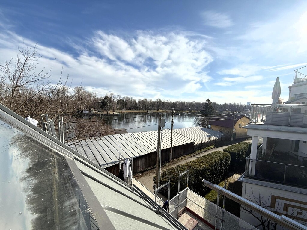 Ausblick über das Kaiserwasser/Wohnaus in Bau