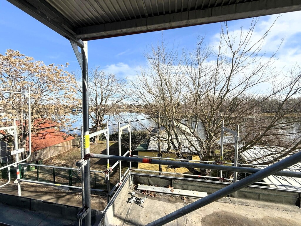 Ausblick über das Kaiserwasser/Wohnaus in Bau