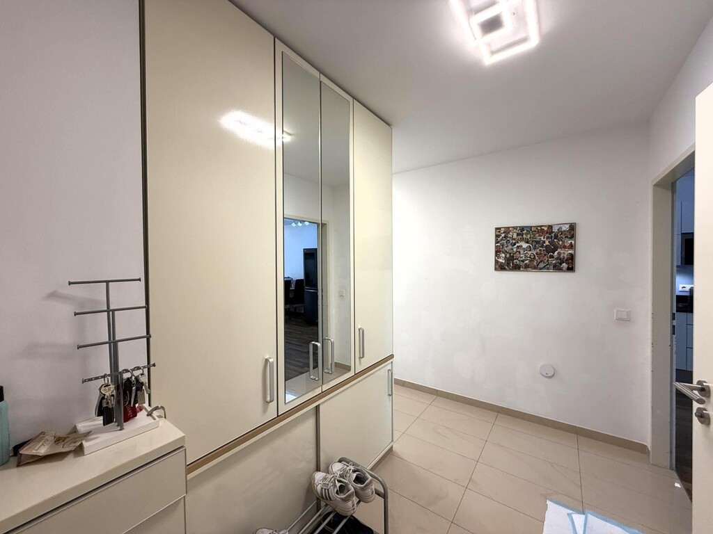 Eingangsbereich/Vorraum mit Kleiderschrank