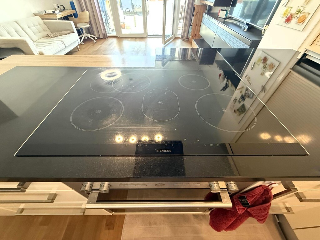 Living mit Designerküche und Geräte von Siemens