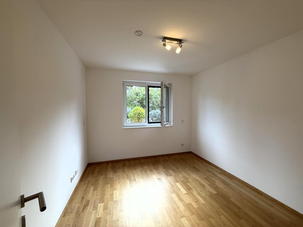 Schlafzimmer 1 von 2
