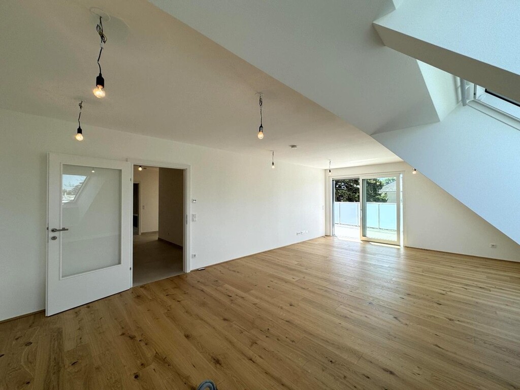Wohnzimmer/Wohn-/Essküche