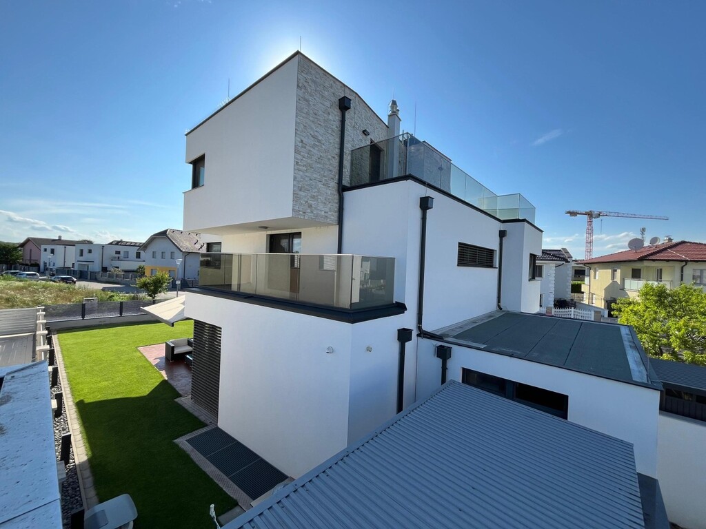 Aussenansicht/Villa in Stahlbetonbauweise