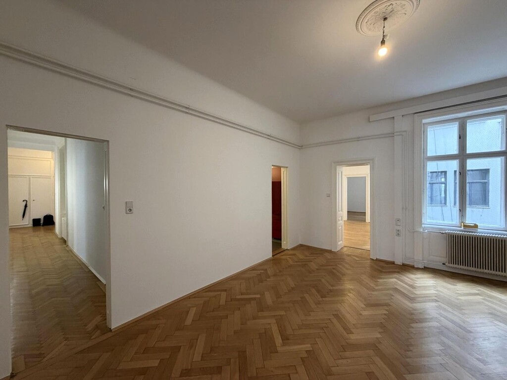 Innenhofseitiges Büro 4 von 7